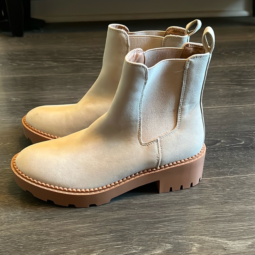 Zby nude boots size 5
